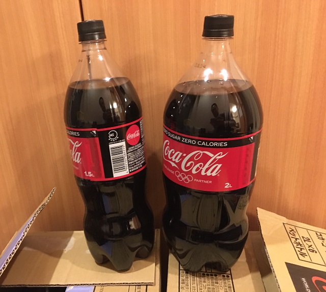 コカ・コーラ2リットルペットボトル